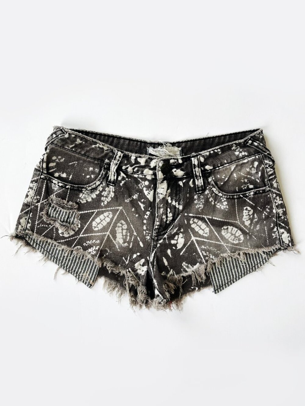 FREE PEOPLE Shibori black leaf batik print stripe distress denim micro short
